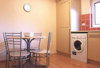 Grosvenor Gardens Hotel เอดินบะระ ภายนอก รูปภาพ